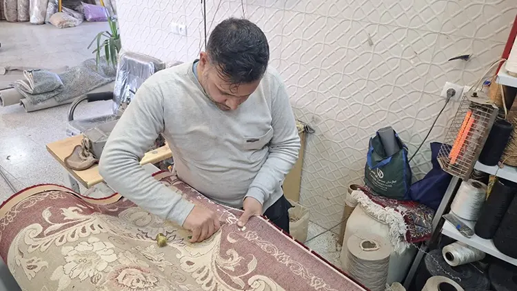 هزینه رفوگری فرش در قم چطور محاسبه می‌شود؟